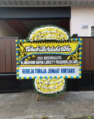 Papan Bunga Duka di Teluk Bayur