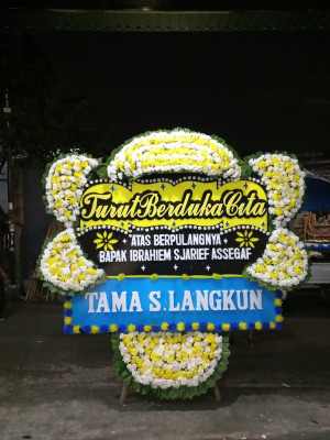 Papan Bunga Duka di Teluk Bayur