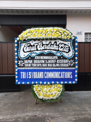 Papan Bunga Duka di Teluk Bayur